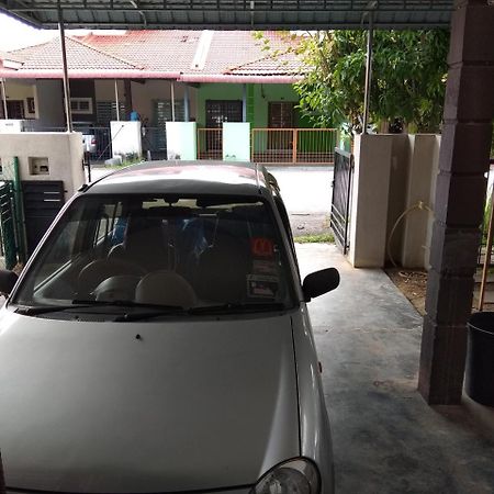 Homestay Amsyarah Seri Iskandar Buitenkant foto