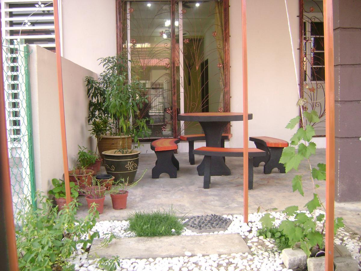 Homestay Amsyarah Seri Iskandar Buitenkant foto